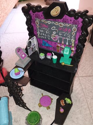 Lote mobiliario Monster High