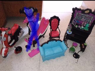 Lote mobiliario Monster High