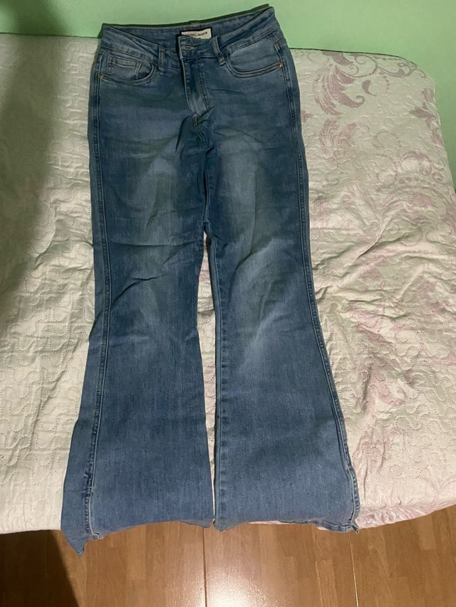 Pantalones vaqueros campana