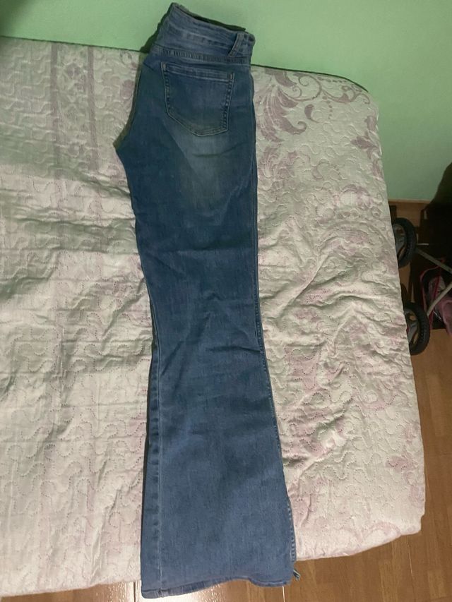 Pantalones vaqueros campana