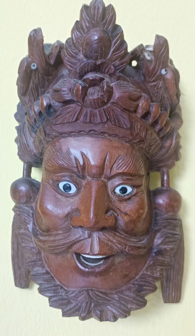 Máscara tallada en madera 