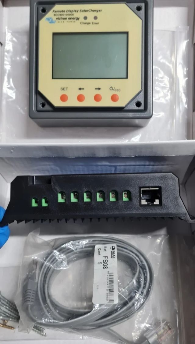 Panel y regulador solar Victron