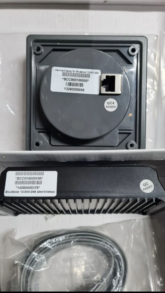 Panel y regulador solar Victron