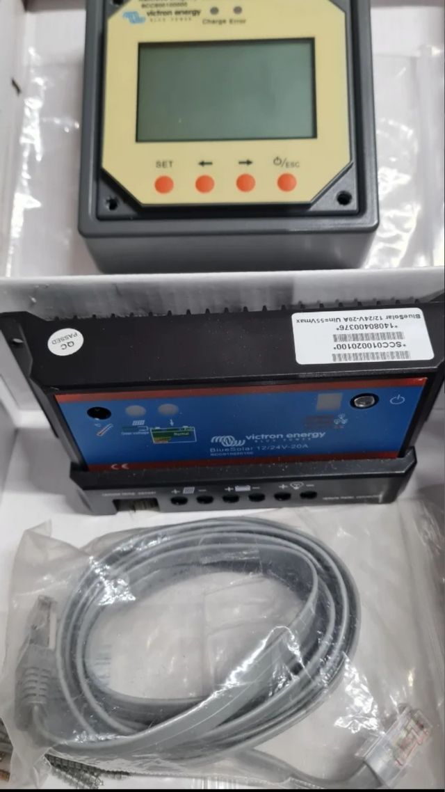 Panel y regulador solar Victron