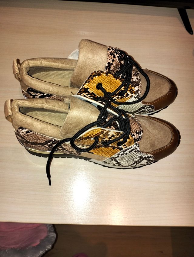 Zapatillas de serpiente nuevas