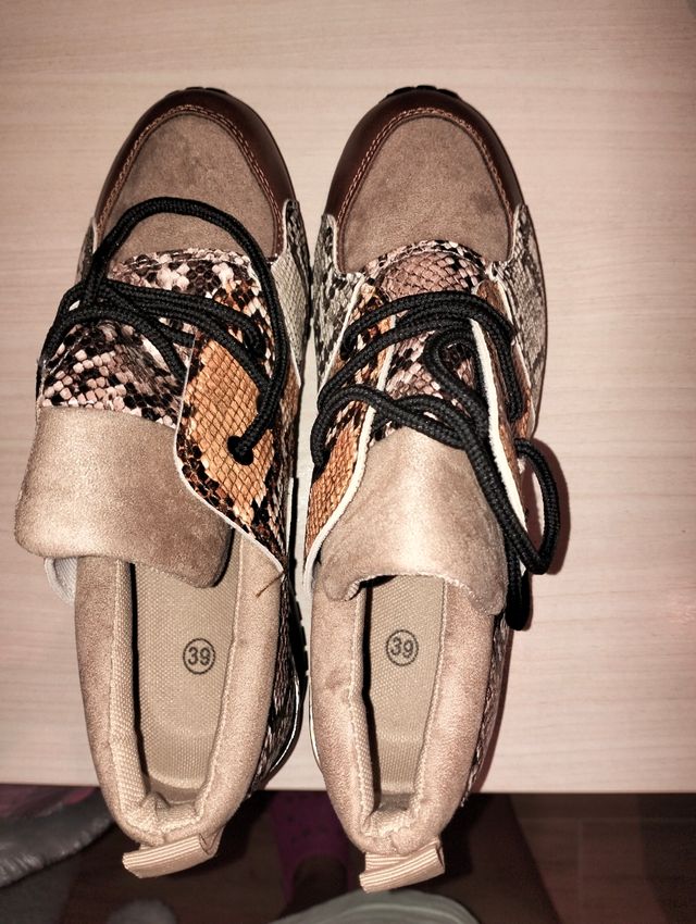 Zapatillas de serpiente nuevas