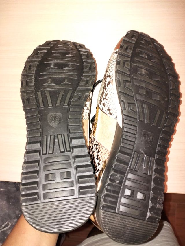 Zapatillas de serpiente nuevas