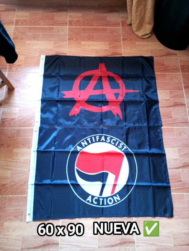 Bandera Antifascista negra + Bandera Anarquista