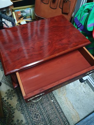 Mesa auxiliar cajonera