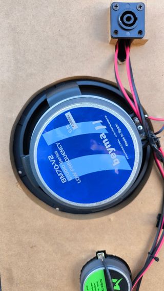 Equipo car audio subwoffer Kicker Beyma MS