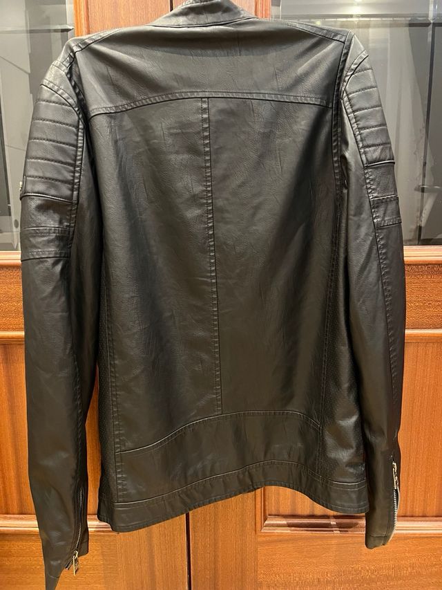 Chaqueta hombre polipiel negro talla S . Koroshi