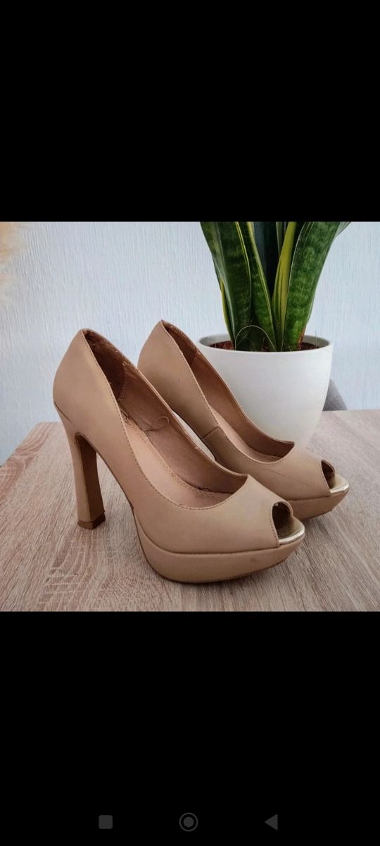 Zapatos de tacón beige talla 38 blanco