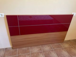 Cabecero cama rojo y mesita