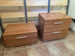 Cabecero cama rojo y mesita