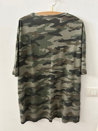 Camiseta estampado militar de H&M
