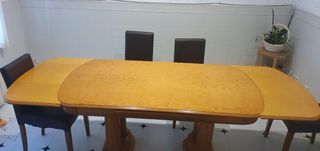 Mesa comedor maciza