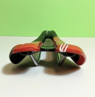 Sillín para bicicleta de carretera negro/rojo