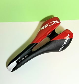 Sillín para bicicleta de carretera negro/rojo