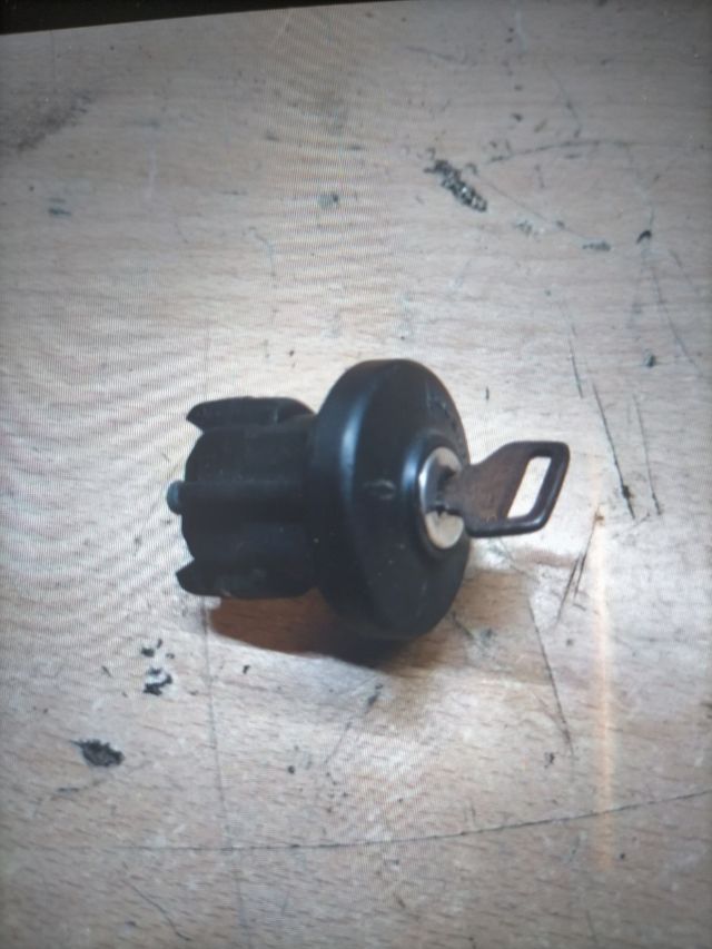 Vespino tapón de gasolina