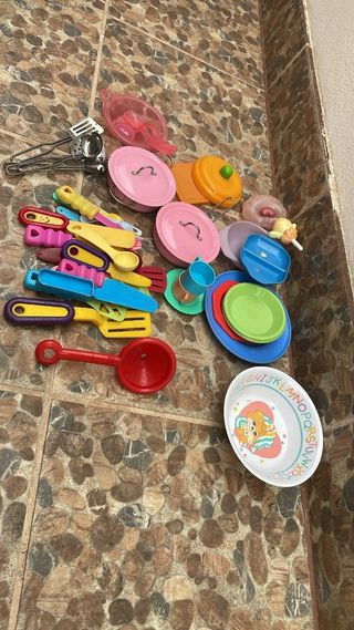 Cubiertos de niños pequeños