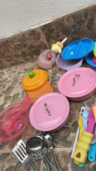 Cubiertos de niños pequeños