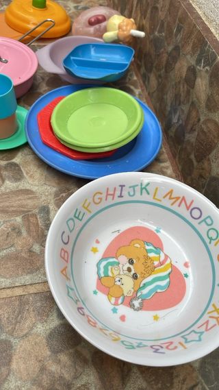 Cubiertos de niños pequeños