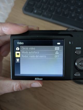 Cámara digital Nikon Coolpix S3100 + funda GRATIS
