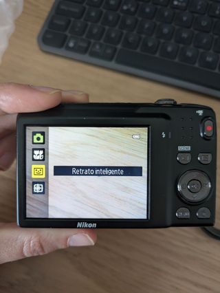 Cámara digital Nikon Coolpix S3100 + funda GRATIS