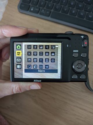 Cámara digital Nikon Coolpix S3100 + funda GRATIS