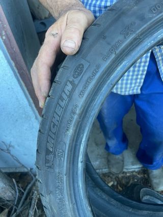 225 40 18 y 245 35 18 RFT    3 unidades