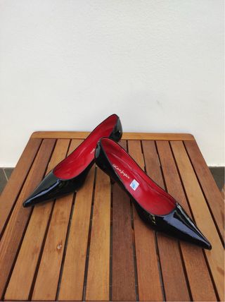 Zapatos salón charol negro