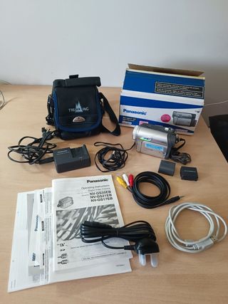Cámara vídeo Panasonic NV-GS17 y funda Samsonite