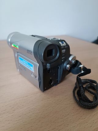 Cámara vídeo Panasonic NV-GS17 y funda Samsonite