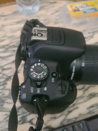 Camara canon modelo EOS 700D