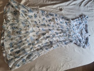 Vestido midi flores stradivarius