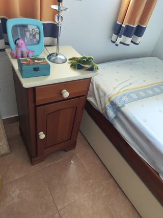 Dormitorio juvenil, completo de muebles.