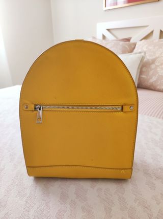 Mochila amarilla pequeña de Zara