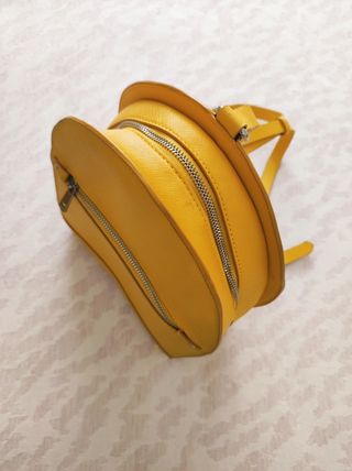 Mochila amarilla pequeña de Zara