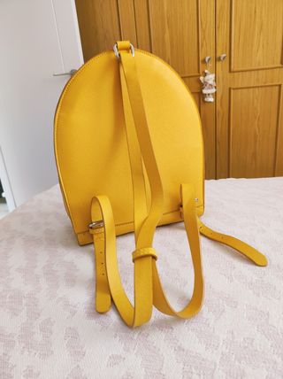 Mochila amarilla pequeña de Zara