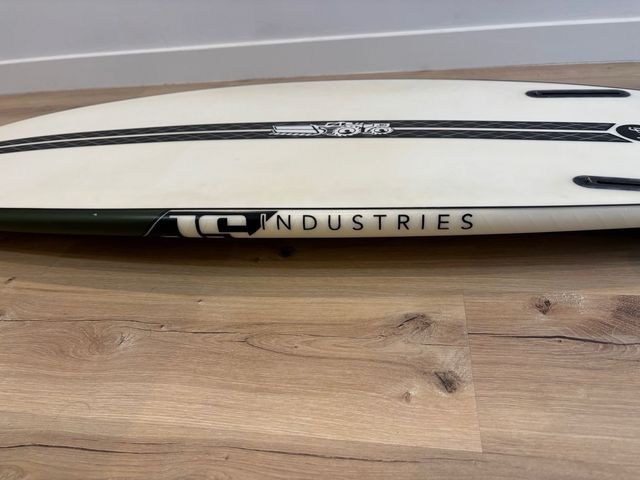 Surfboard JS 5’4 27L / Tabla de surf JS