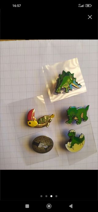 5 pines vintage de dinosaurios y otros