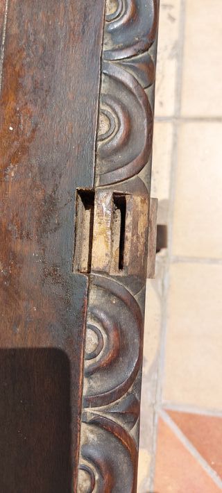 Banco antiguo madera roble maciza tallada.