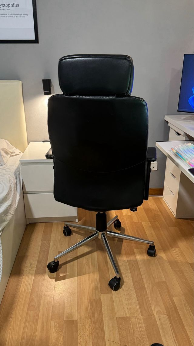 Silla reclinable y ajustable en altura