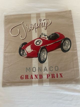 Tre quadri Maison du Monde e cuscino