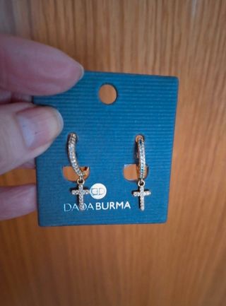 Pendientes de aro con una cruz