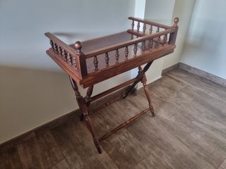 Mesa auxiliar de madera