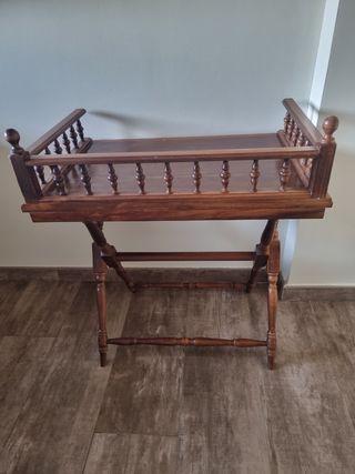 Mesa auxiliar de madera