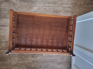 Mesa auxiliar de madera