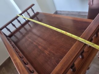 Mesa auxiliar de madera