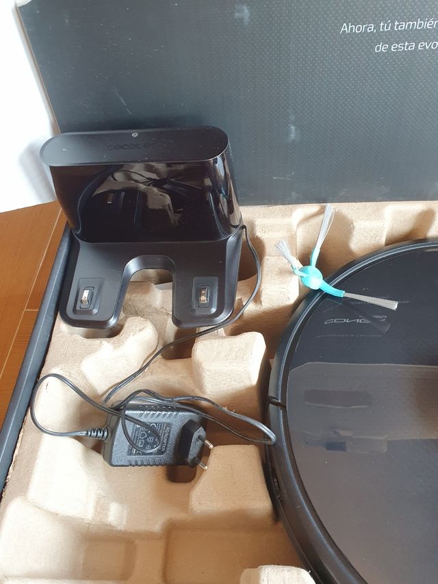 Robot aspirador y friega CONGA 4090